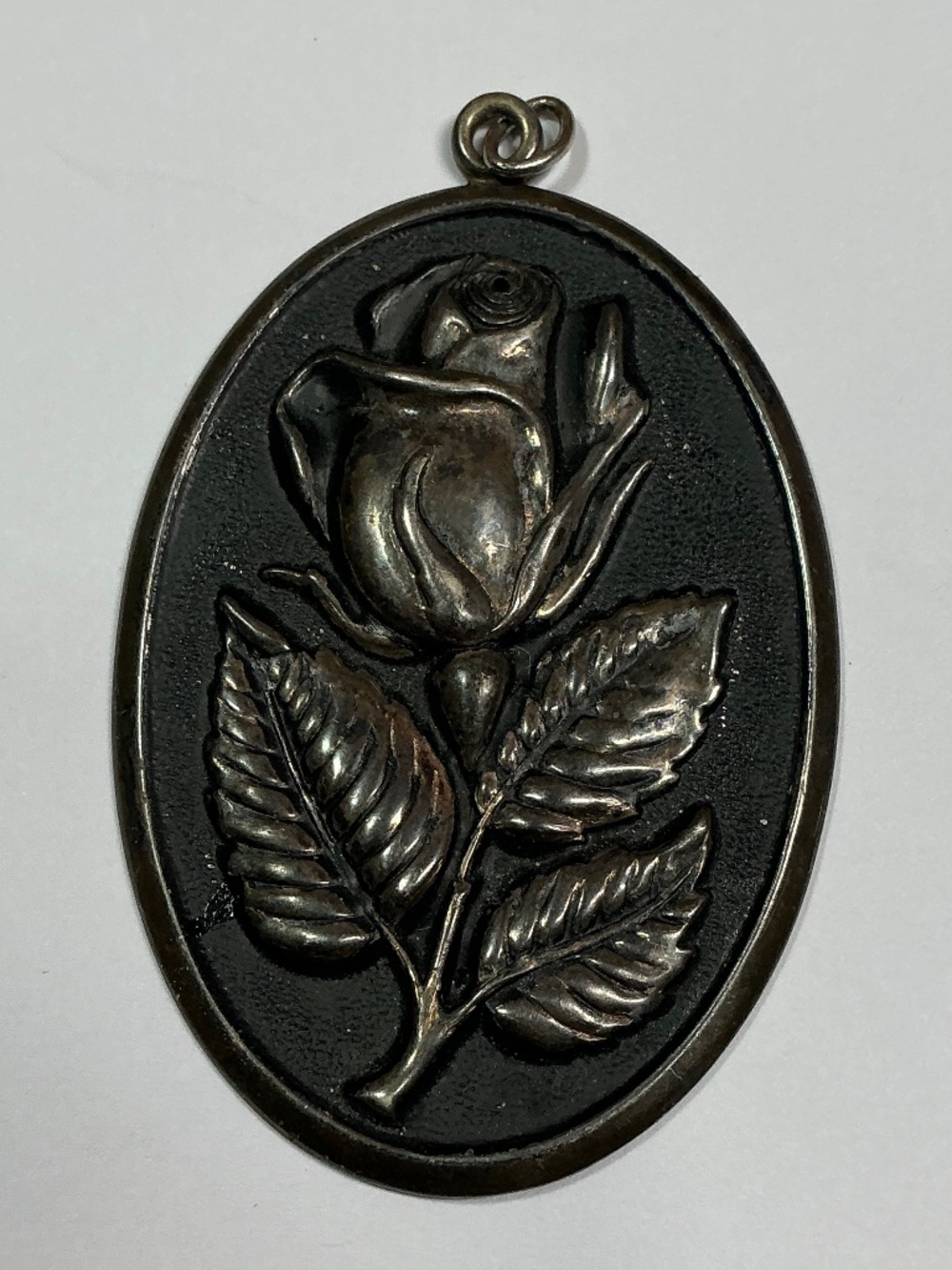 Vintage International Sterling Detailed Raised Rose 🌹 Oval Shaped Pendant. 2.5”